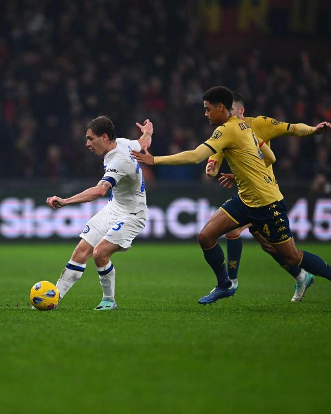 包含热那亚战平对手，保持不败纪录的词条