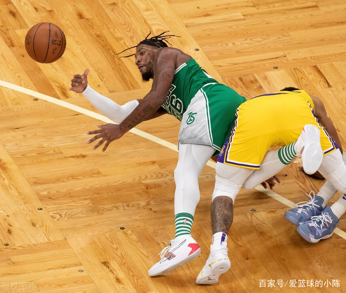 上海队完胜湖人，塔图姆关键制胜的简单介绍