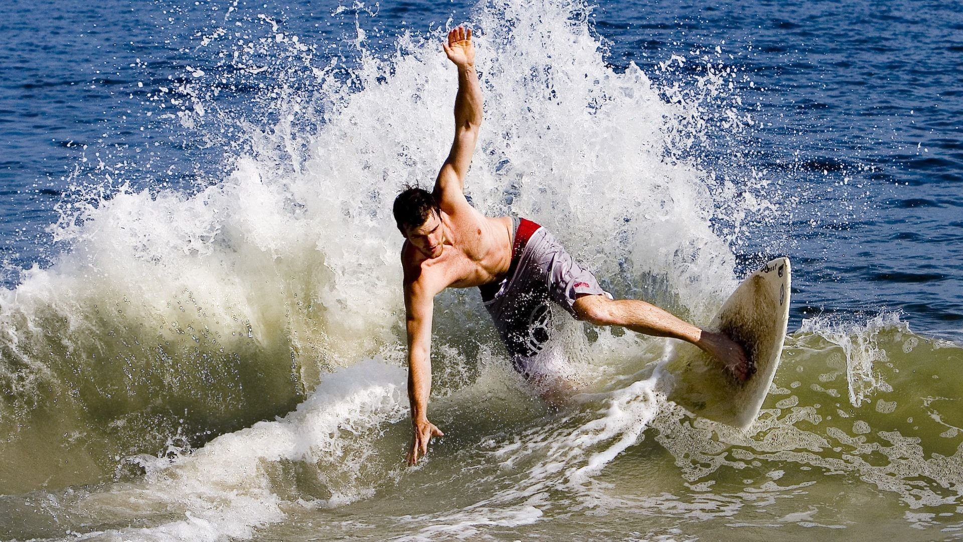 贝恩成为胜负手,凯尔特人冲垮湖人,一场战术与意志的较量