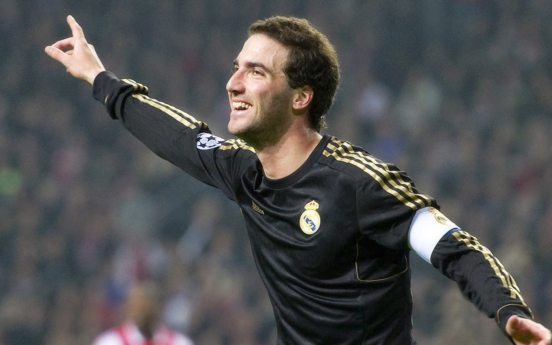 欧冠淘汰赛焦点战，巴拉圭险胜牙买加