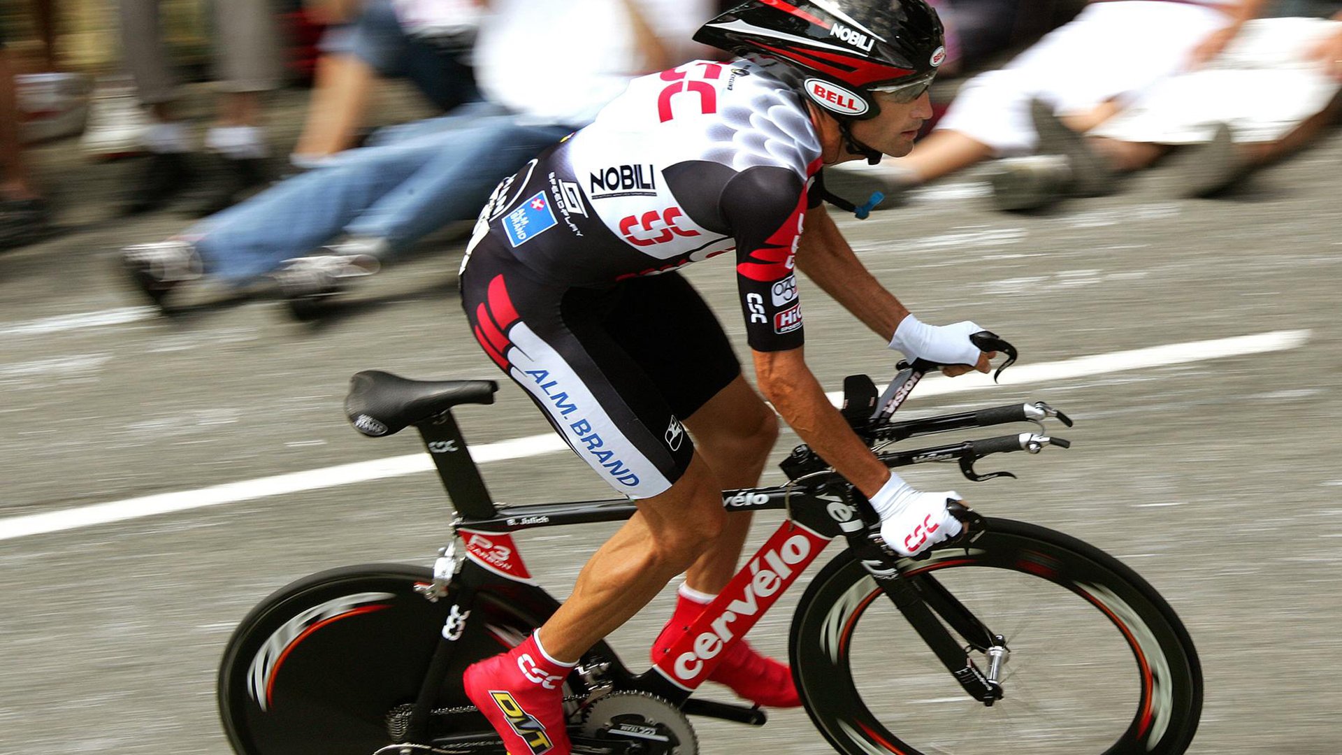 跨界统治,独行侠强势晋级映衬戈贝尔在F1赛道的王者接管